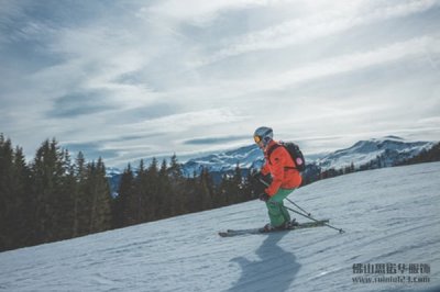 來看啦喂！教你如何選購滑雪服